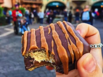Chocolate Covered Caramel S'mores Karamell Kuche Germany Epcot