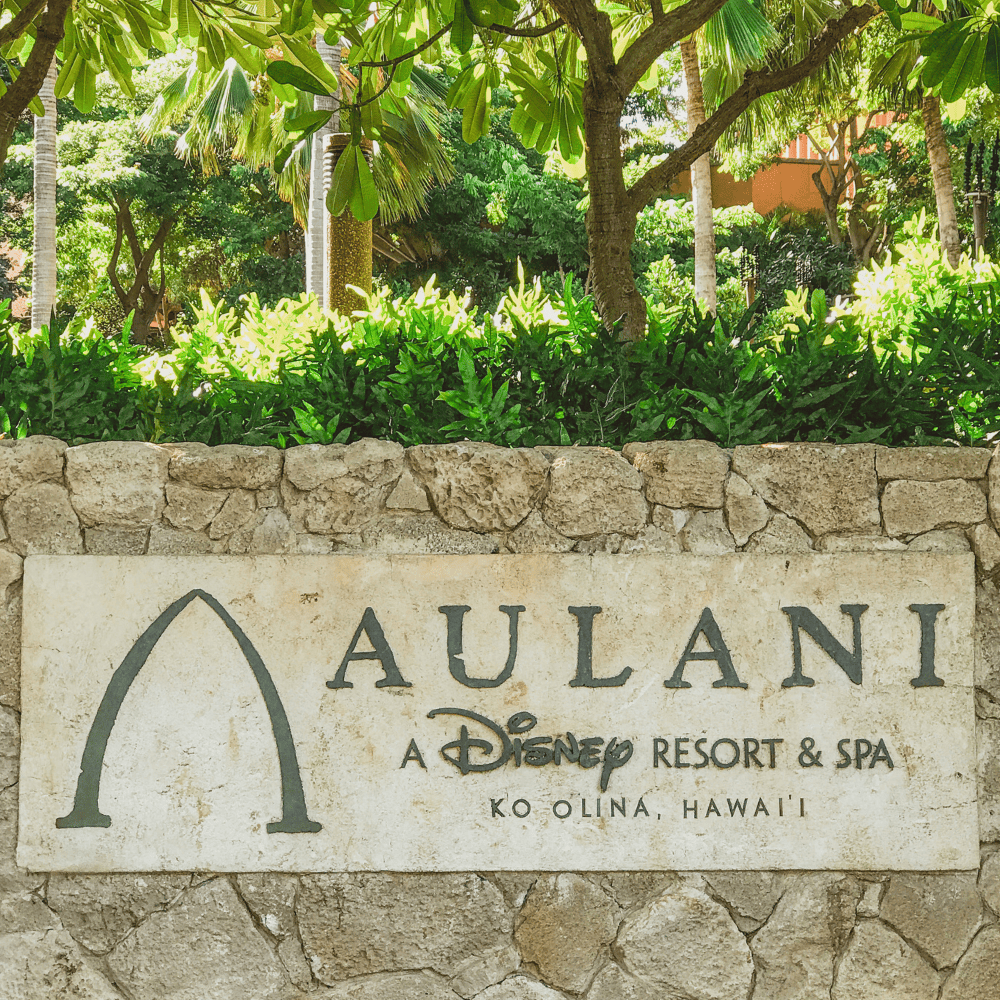 Does aulani accept cash or disney gift cards