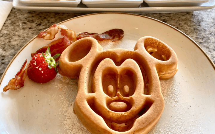 How much does the disney dining plan cost