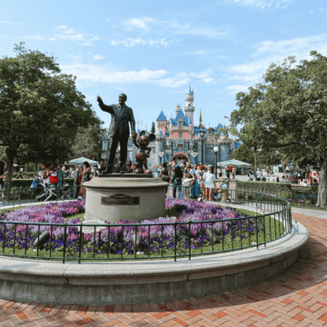 How much does Disneyland make in a day? - Urban Tastebud Disney
